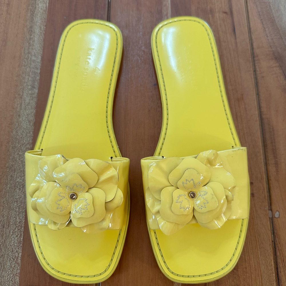 Kate Spade New York Yellow Patent Leather Flower‎ Slide Sandals Womens 8B